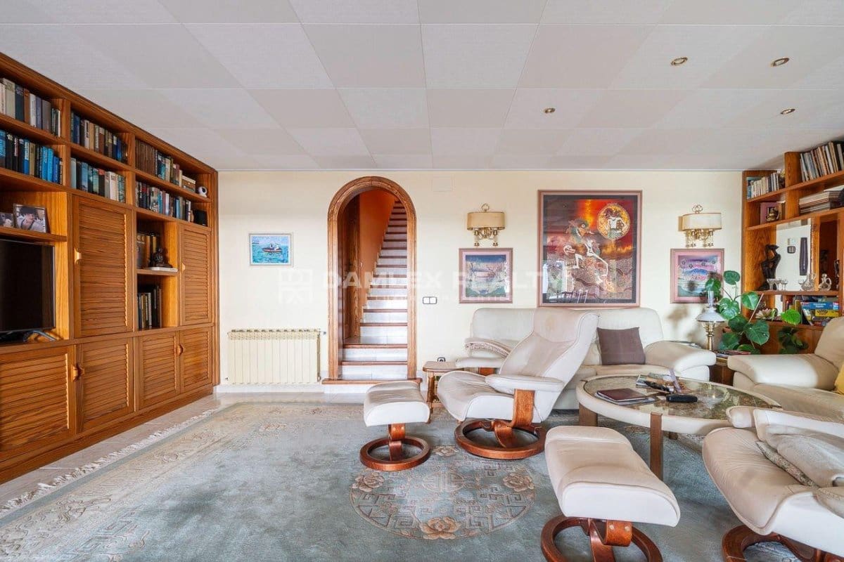 4 slaapkamer Villa te koop in Lloret de Mar met zwembad garage - € 1.890.000 (Ref: 9341765)