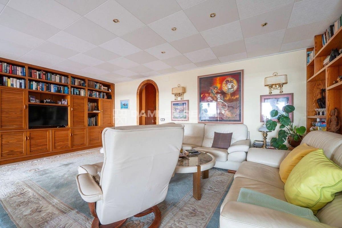 4 slaapkamer Villa te koop in Lloret de Mar met zwembad garage - € 1.890.000 (Ref: 9341765)