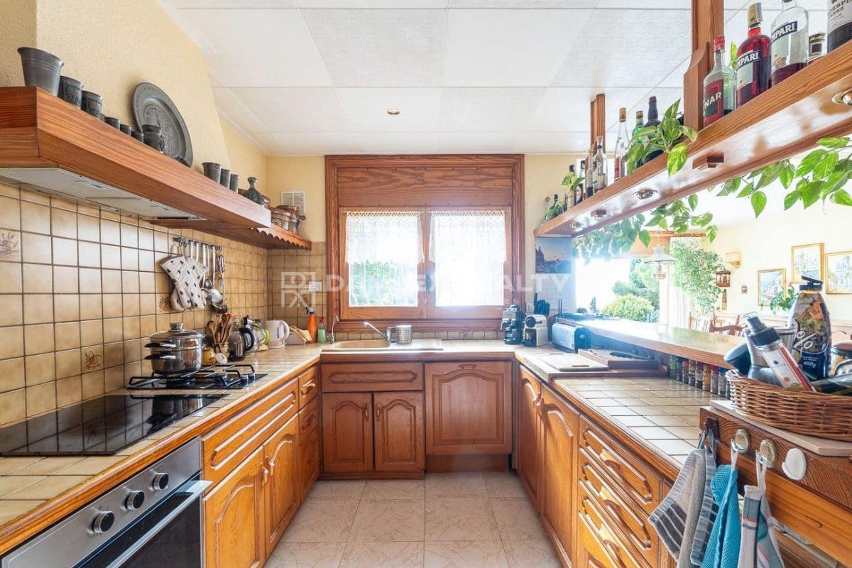 4 slaapkamer Villa te koop in Lloret de Mar met zwembad garage - € 1.890.000 (Ref: 9341765)