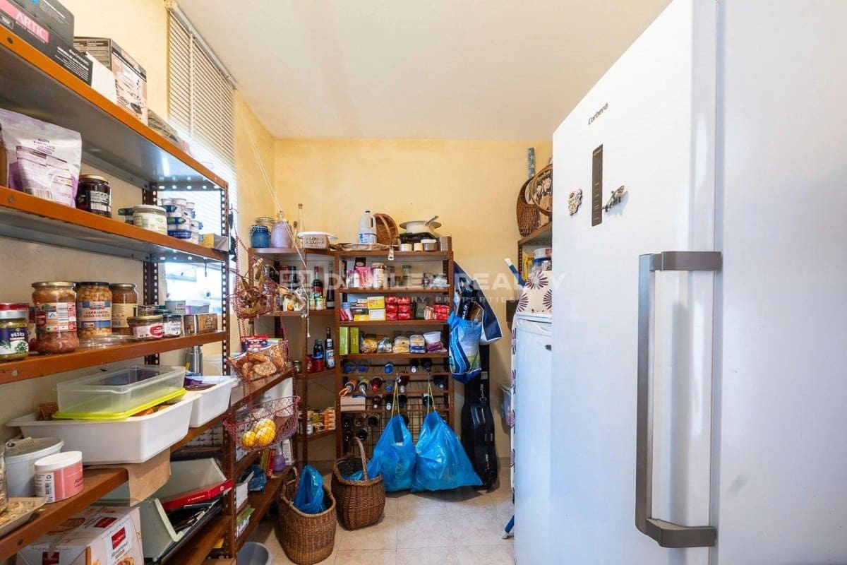 4 slaapkamer Villa te koop in Lloret de Mar met zwembad garage - € 1.890.000 (Ref: 9341765)