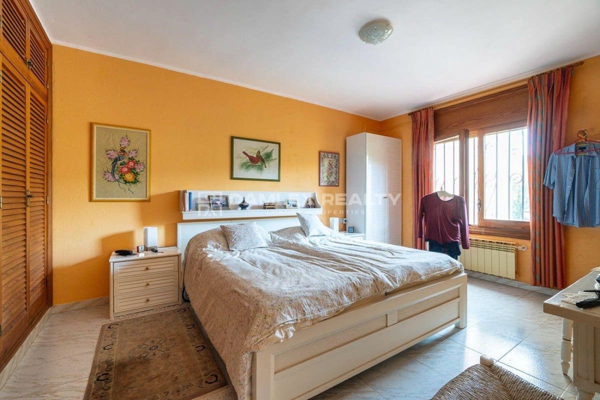 4 slaapkamer Villa te koop in Lloret de Mar met zwembad garage - € 1.890.000 (Ref: 9341765)