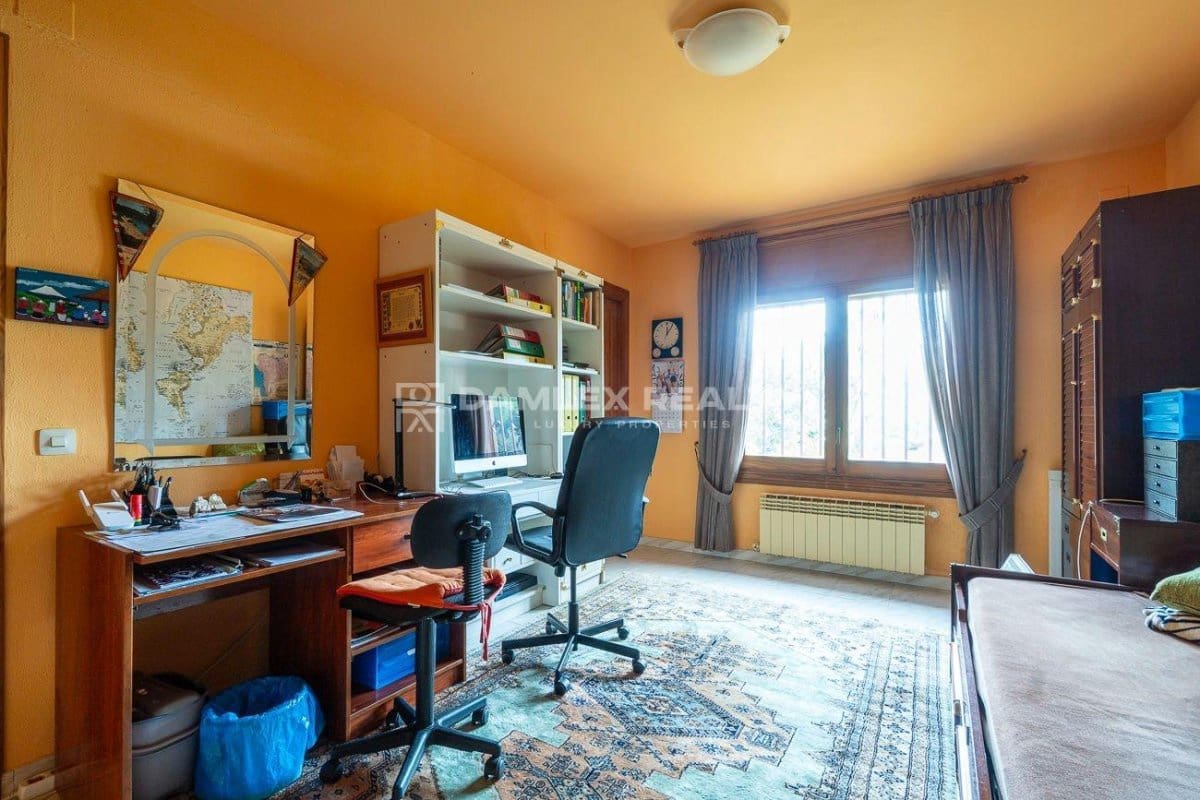 4 slaapkamer Villa te koop in Lloret de Mar met zwembad garage - € 1.890.000 (Ref: 9341765)