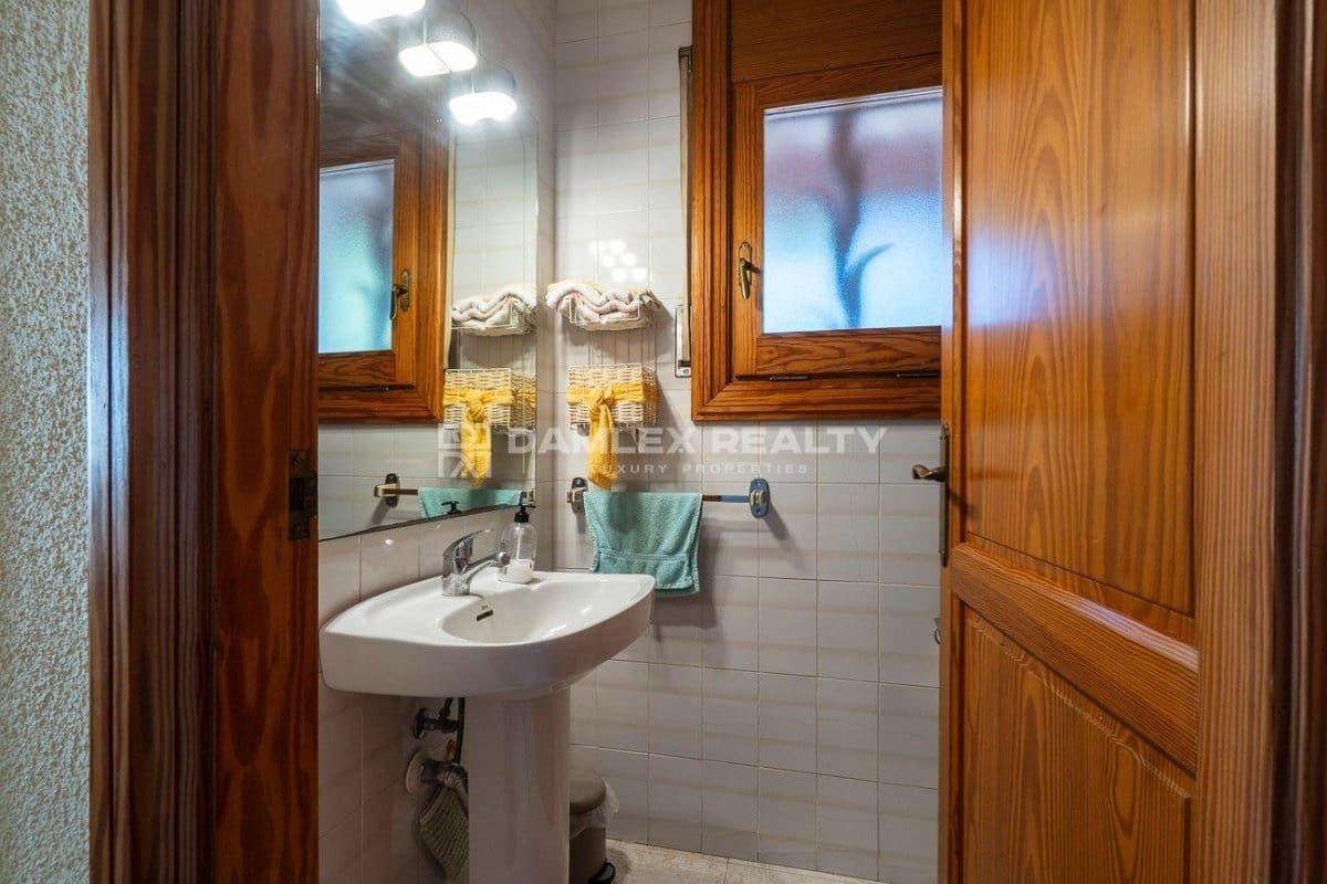 4 slaapkamer Villa te koop in Lloret de Mar met zwembad garage - € 1.890.000 (Ref: 9341765)