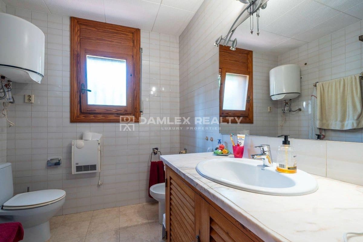 4 slaapkamer Villa te koop in Lloret de Mar met zwembad garage - € 1.890.000 (Ref: 9341765)