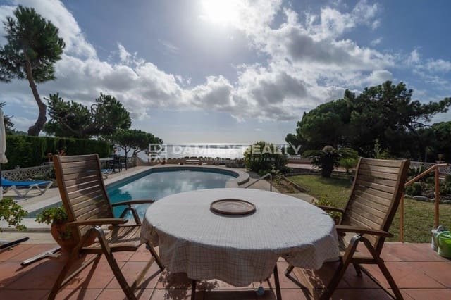 4 slaapkamer Villa te koop in Lloret de Mar met zwembad garage - € 1.890.000 (Ref: 9341765)