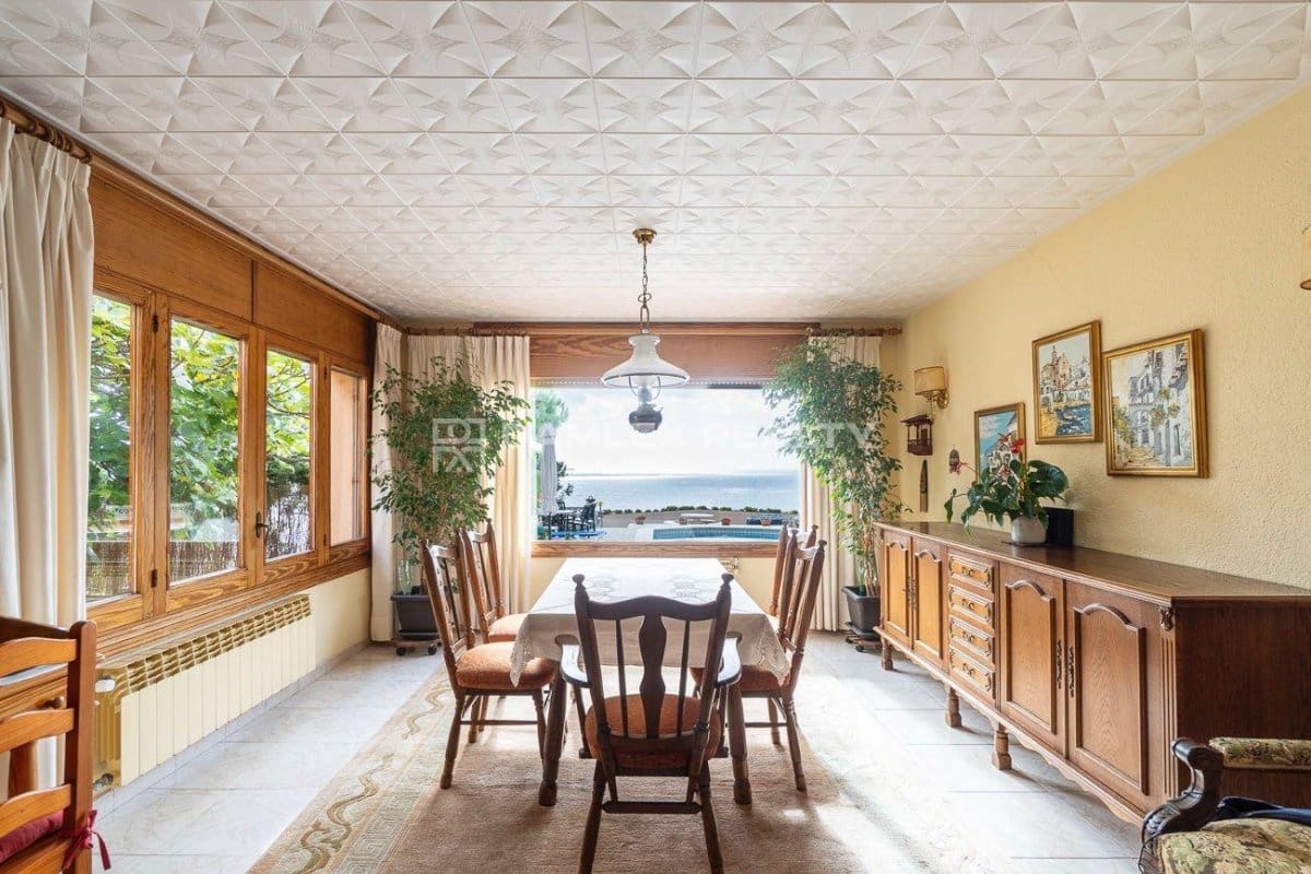 4 slaapkamer Villa te koop in Lloret de Mar met zwembad garage - € 1.890.000 (Ref: 9341765)