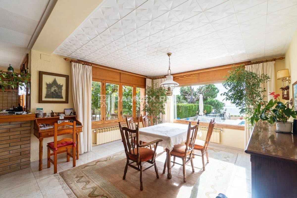 4 slaapkamer Villa te koop in Lloret de Mar met zwembad garage - € 1.890.000 (Ref: 9341765)