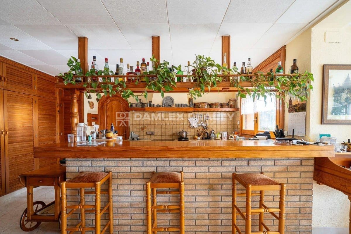 4 slaapkamer Villa te koop in Lloret de Mar met zwembad garage - € 1.890.000 (Ref: 9341765)