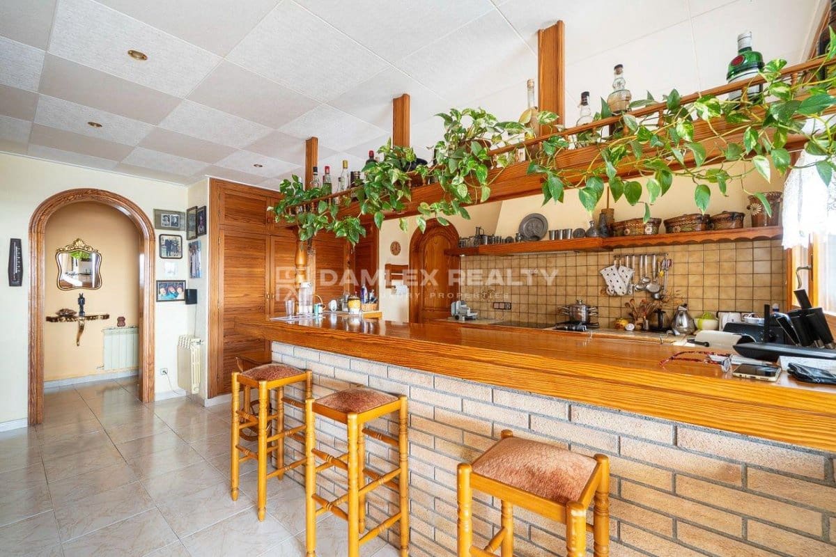 4 slaapkamer Villa te koop in Lloret de Mar met zwembad garage - € 1.890.000 (Ref: 9341765)
