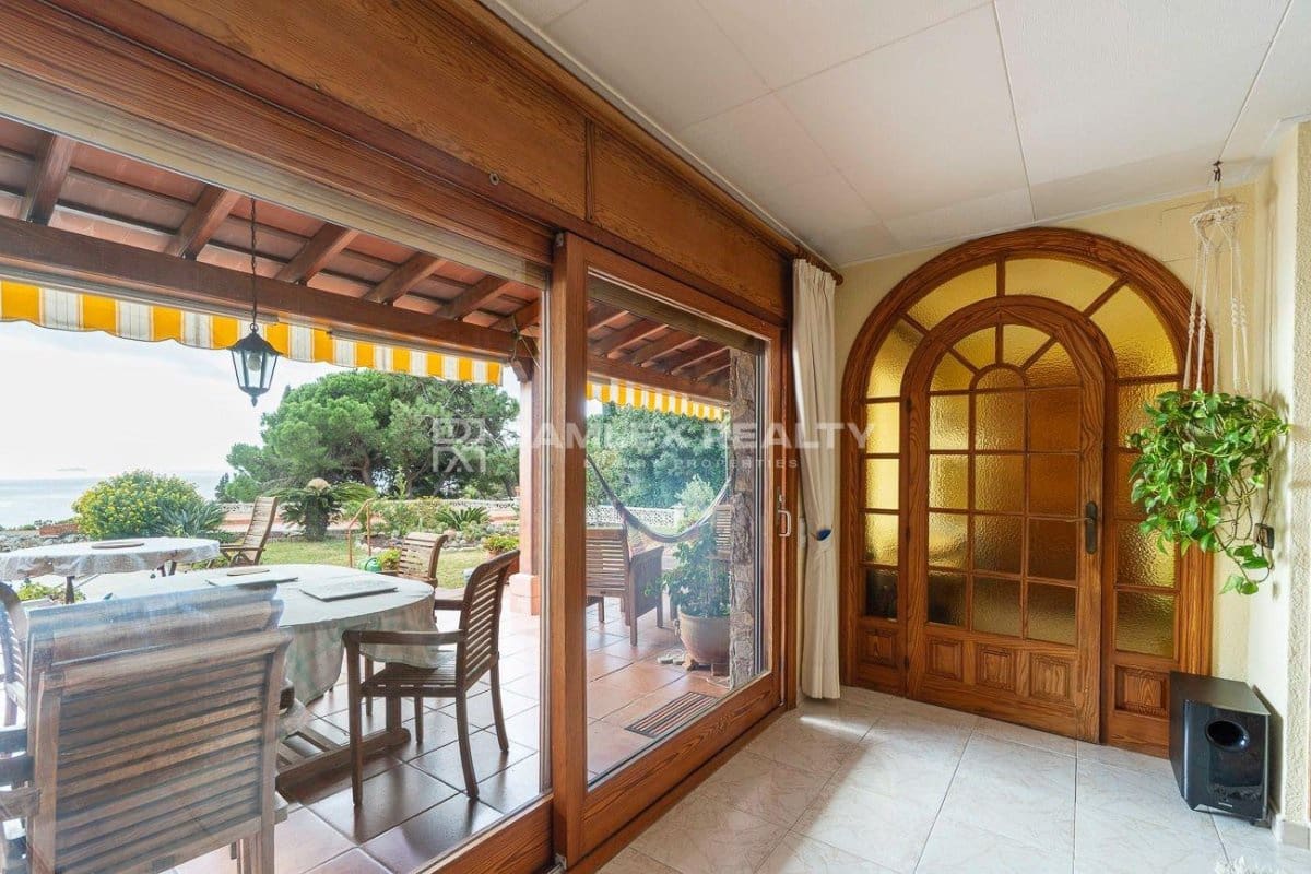 4 slaapkamer Villa te koop in Lloret de Mar met zwembad garage - € 1.890.000 (Ref: 9341765)