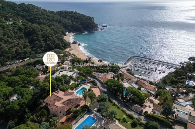 4 slaapkamer Villa te koop in Lloret de Mar met zwembad garage - € 1.890.000 (Ref: 9341765)