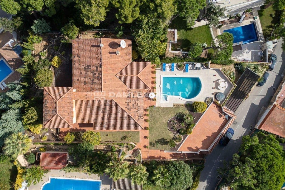 4 slaapkamer Villa te koop in Lloret de Mar met zwembad garage - € 1.890.000 (Ref: 9341765)