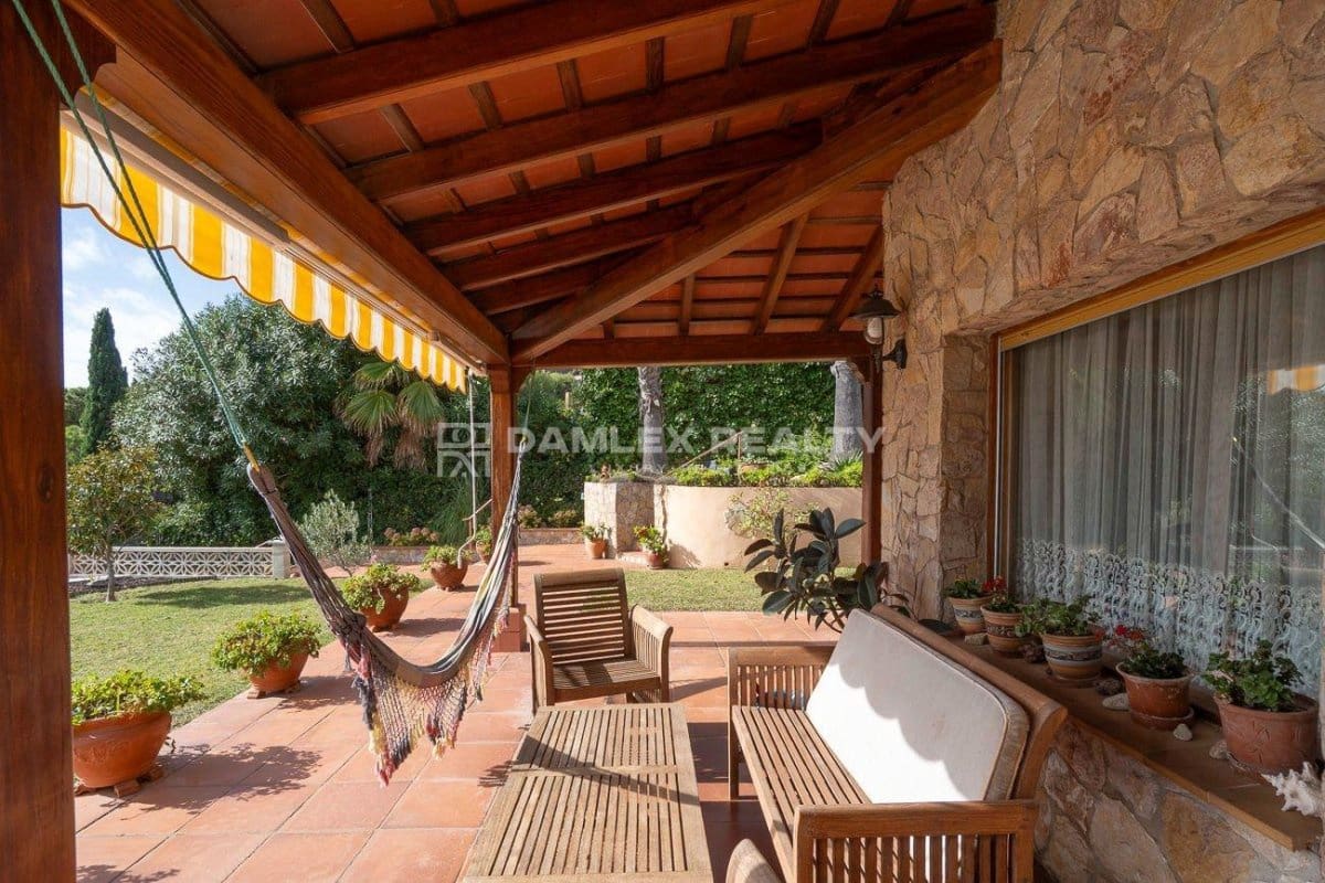 4 slaapkamer Villa te koop in Lloret de Mar met zwembad garage - € 1.890.000 (Ref: 9341765)