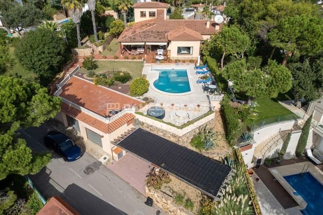 4 slaapkamer Villa te koop in Lloret de Mar met zwembad garage - € 1.890.000 (Ref: 9341765)