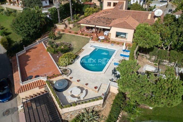 4 slaapkamer Villa te koop in Lloret de Mar met zwembad garage - € 1.890.000 (Ref: 9341765)