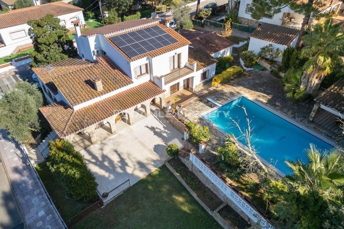 5 sovrum Villa till salu i Santa Cristina d'Aro med pool - 1 272 000 € (Ref: 9345713)