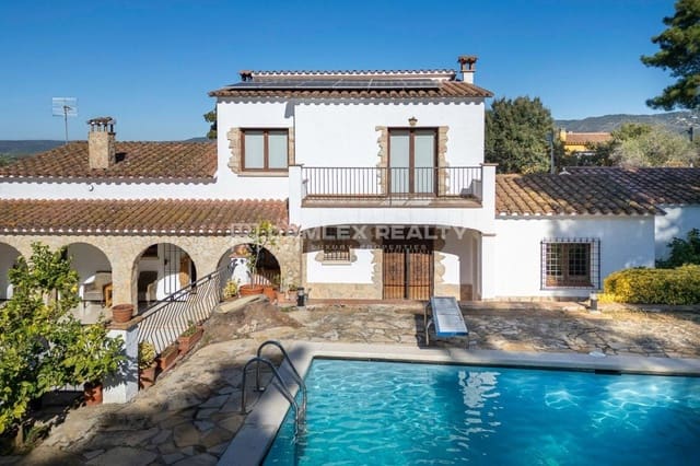 5 bedroom Villa for sale in Santa Cristina d'Aro with pool - € 1,272,000 (Ref: 9345713)