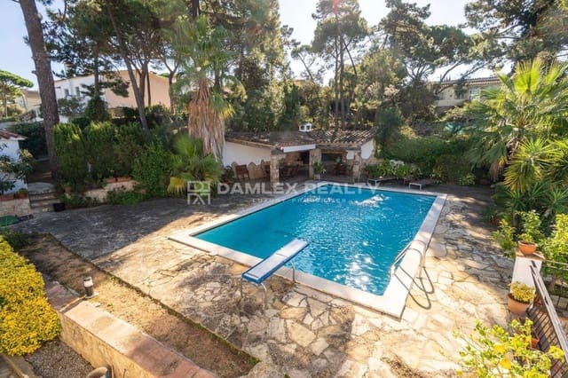 5 bedroom Villa for sale in Santa Cristina d'Aro with pool - € 1,272,000 (Ref: 9345713)