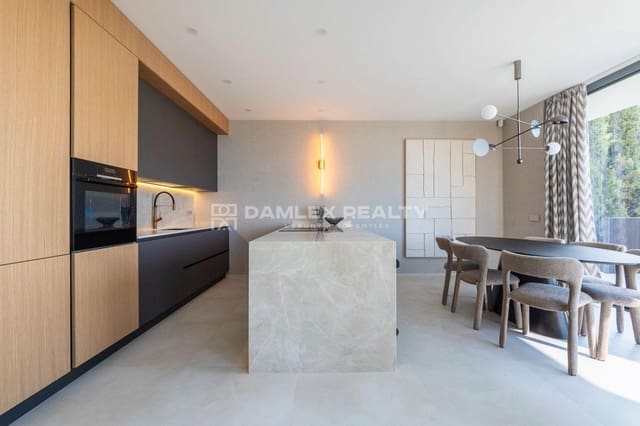 4 slaapkamer Villa te koop in Lloret de Mar met zwembad garage - € 1.350.000 (Ref: 9393369)