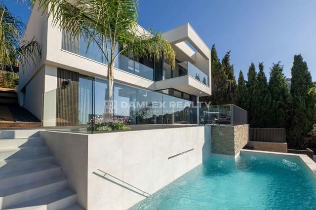 4 slaapkamer Villa te koop in Lloret de Mar met zwembad garage - € 1.350.000 (Ref: 9393369)