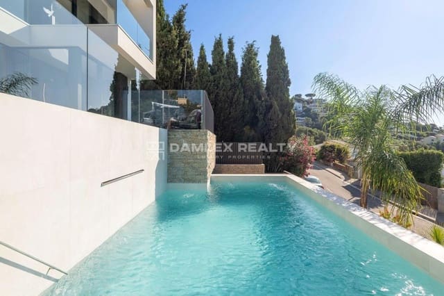 4 slaapkamer Villa te koop in Lloret de Mar met zwembad garage - € 1.350.000 (Ref: 9393369)