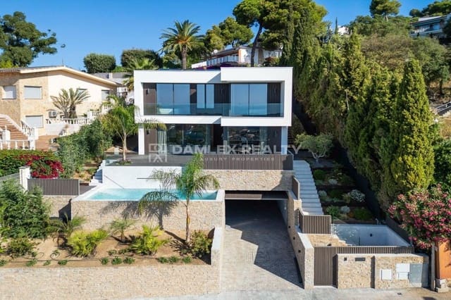 4 slaapkamer Villa te koop in Lloret de Mar met zwembad garage - € 1.350.000 (Ref: 9393369)
