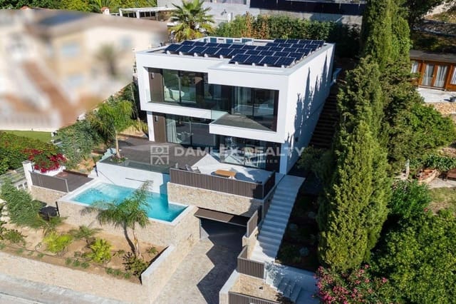 4 slaapkamer Villa te koop in Lloret de Mar met zwembad garage - € 1.350.000 (Ref: 9393369)