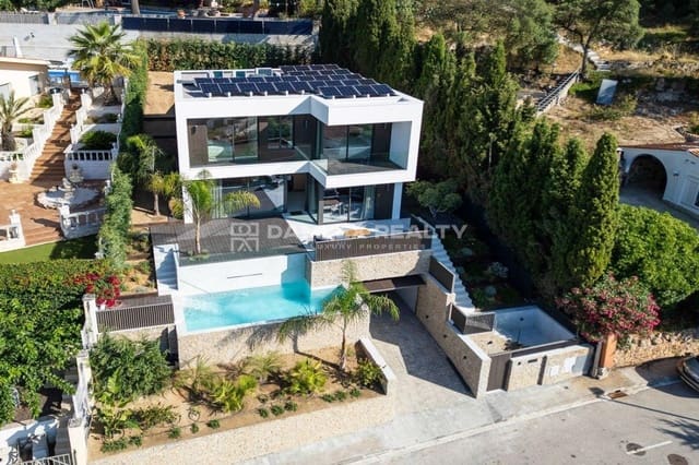 4 slaapkamer Villa te koop in Lloret de Mar met zwembad garage - € 1.350.000 (Ref: 9393369)