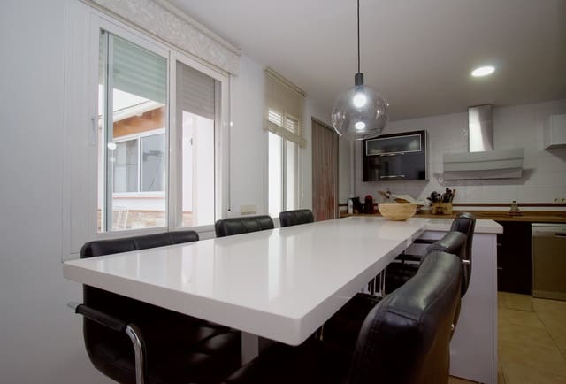 4 camera da letto Villetta a Schiera in vendita in Coín con garage - 395.000 € (Rif: 10045841)