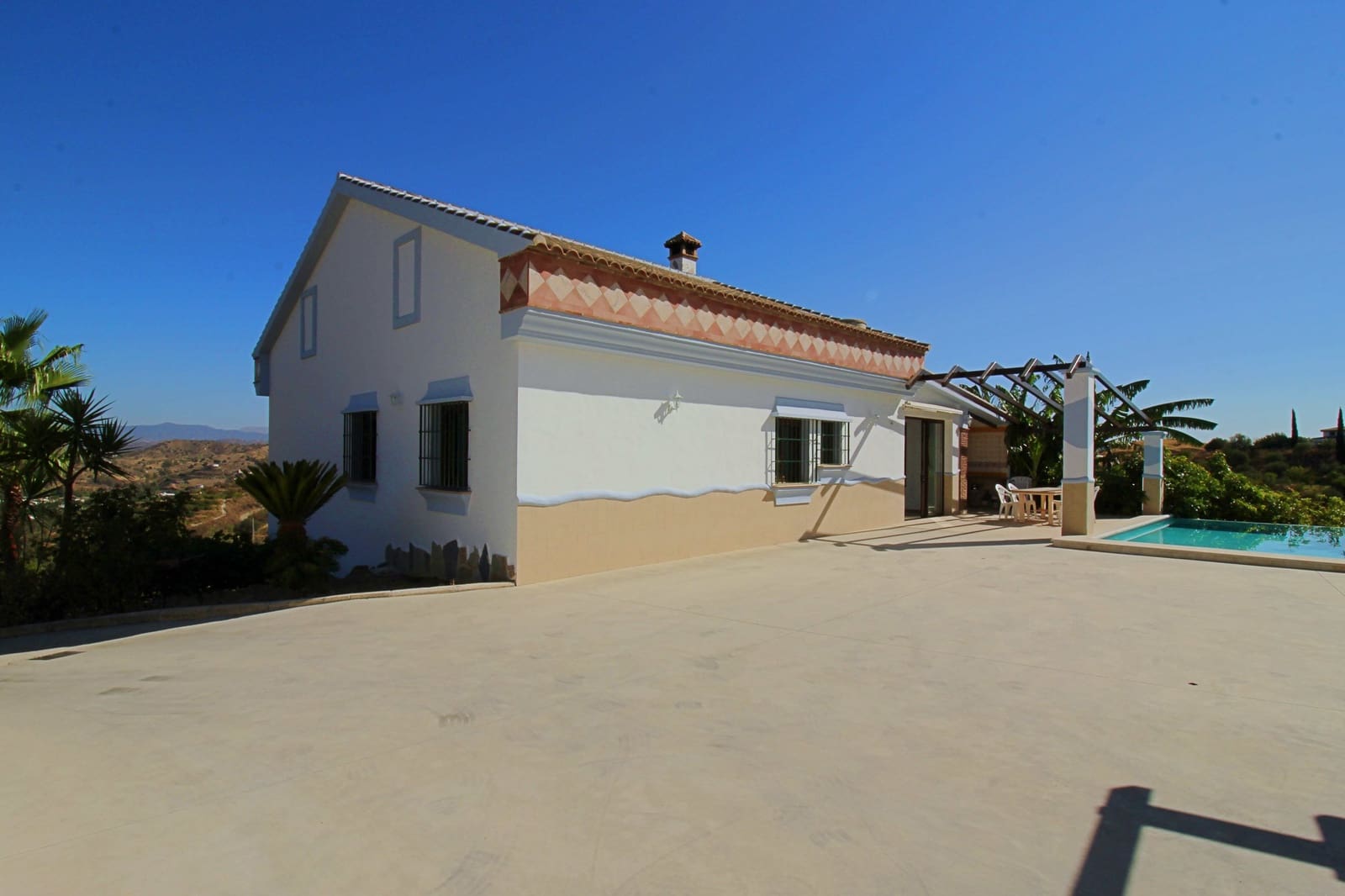 4 soveværelse Finca/Landehus til salg i Coin med swimmingpool garage - € 650.000 (Ref: 5374436)