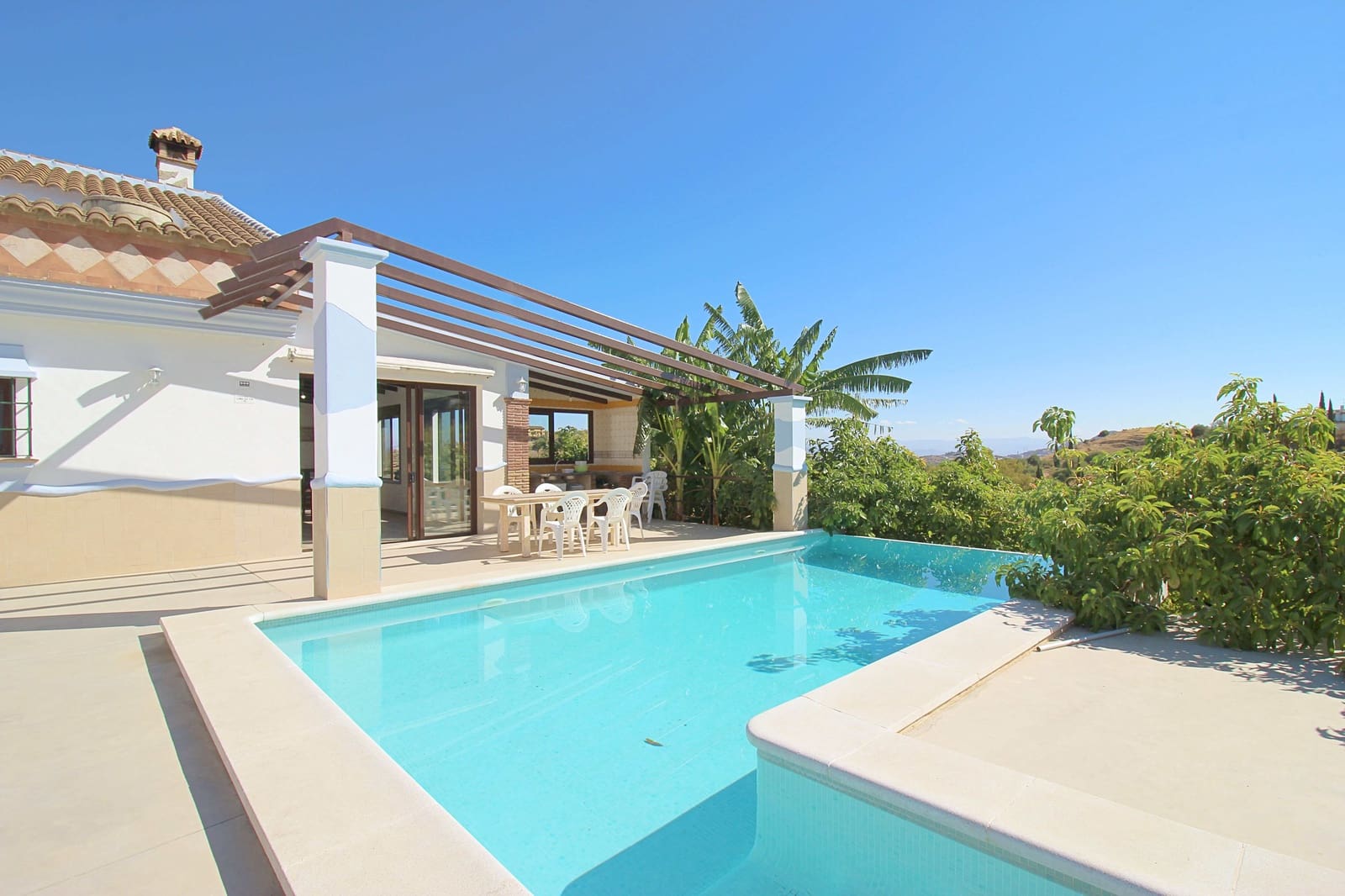 4 soveværelse Finca/Landehus til salg i Coin med swimmingpool garage - € 650.000 (Ref: 5374436)