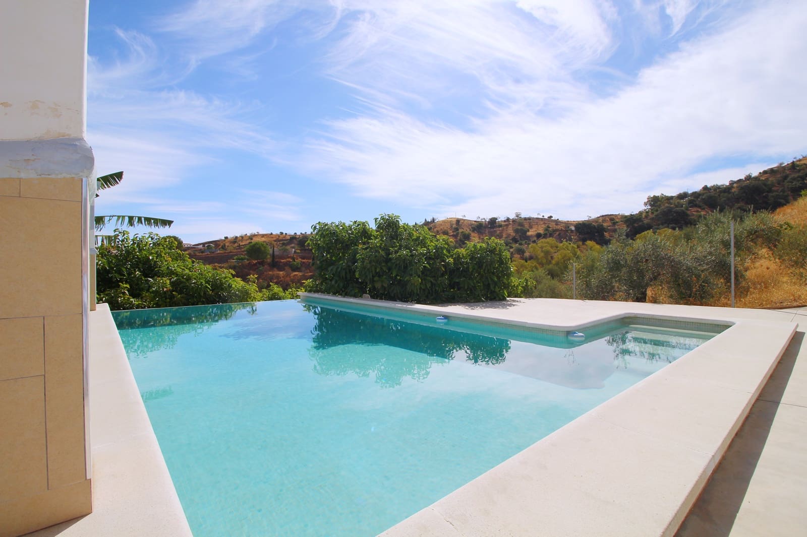 4 soveværelse Finca/Landehus til salg i Coin med swimmingpool garage - € 650.000 (Ref: 5374436)