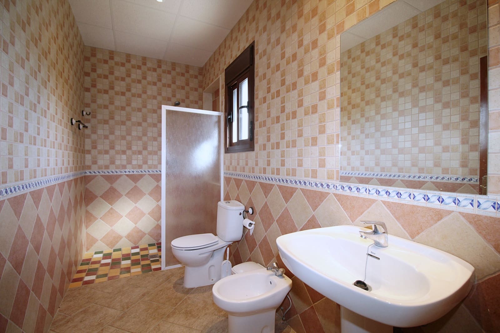 4 soveværelse Finca/Landehus til salg i Coin med swimmingpool garage - € 650.000 (Ref: 5374436)