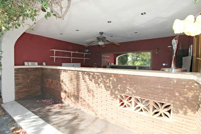 Restaurant/Bar for sale in Mijas Costa, Mijas with pool - € 1,650,000 (Ref: 5635343)
