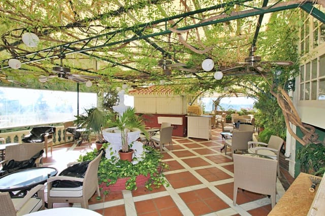 Restaurant/Bar for sale in Mijas Costa, Mijas with pool - € 1,650,000 (Ref: 5635343)