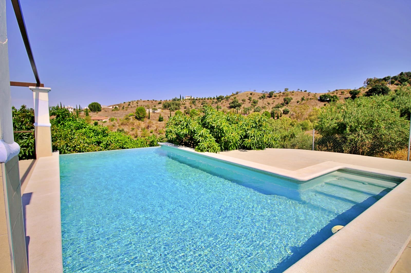 4 soveværelse Finca/Landehus til salg i Coin med swimmingpool garage - € 650.000 (Ref: 6261804)