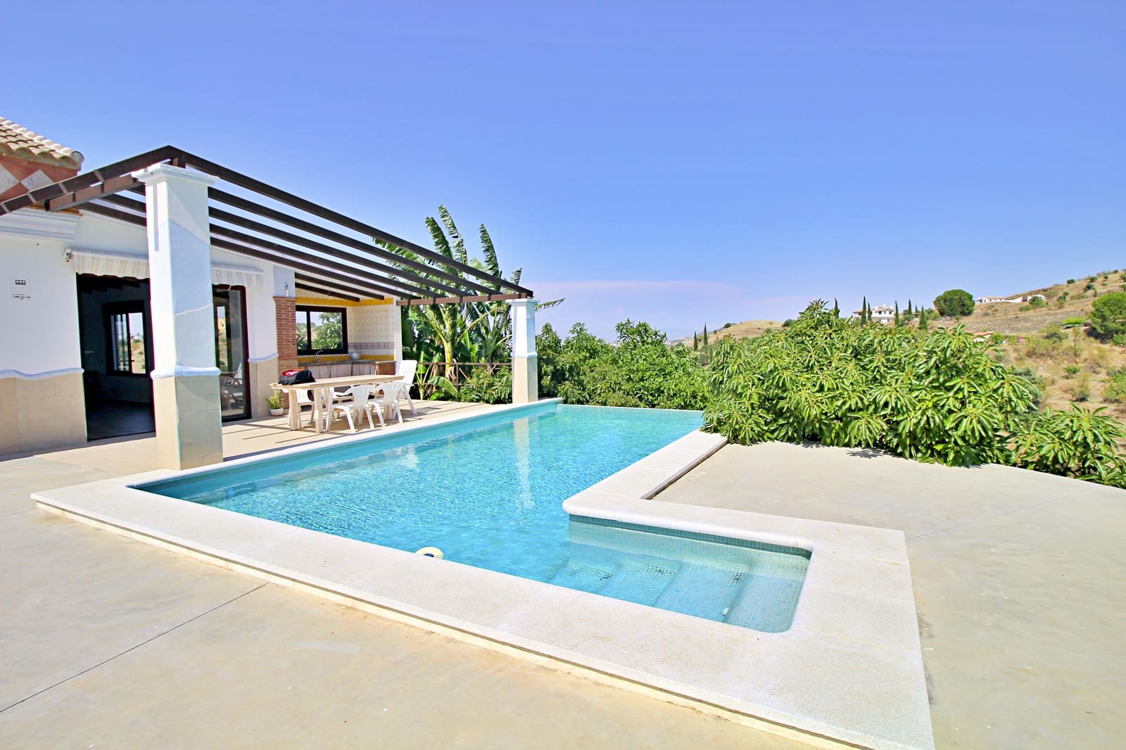 4 soveværelse Finca/Landehus til salg i Coin med swimmingpool garage - € 650.000 (Ref: 6261804)