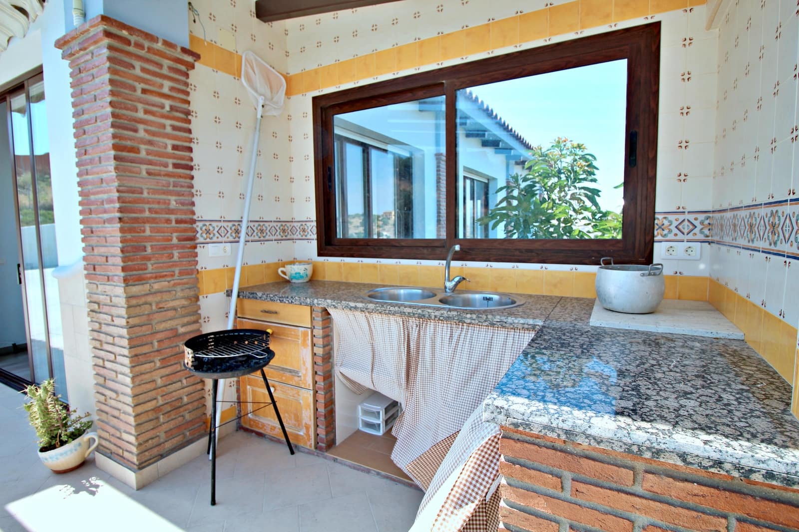 4 soveværelse Finca/Landehus til salg i Coin med swimmingpool garage - € 650.000 (Ref: 6261804)