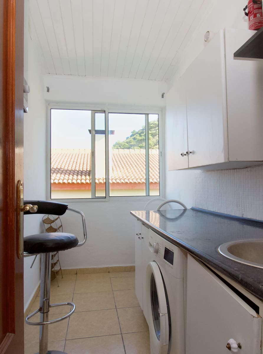 3 soverom Villa til leie i Coin med svømmebasseng garasje - € 1 700 (Ref: 6672874)