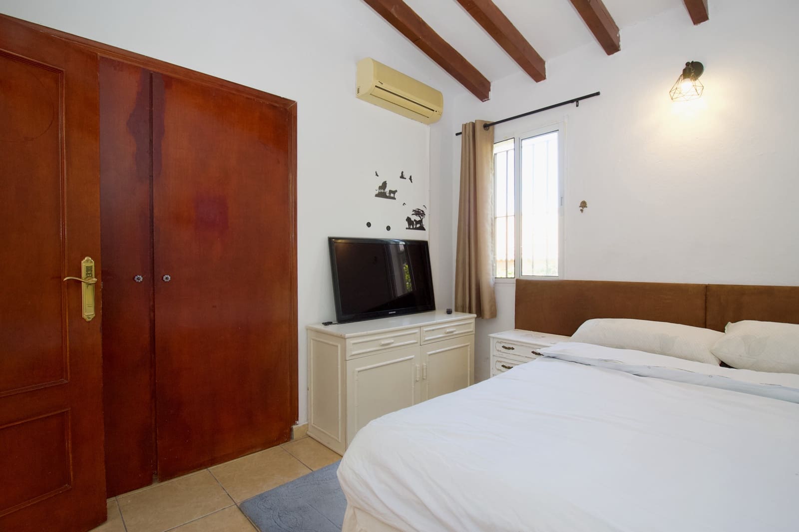 3 soverom Villa til leie i Coin med svømmebasseng garasje - € 1 700 (Ref: 6672874)