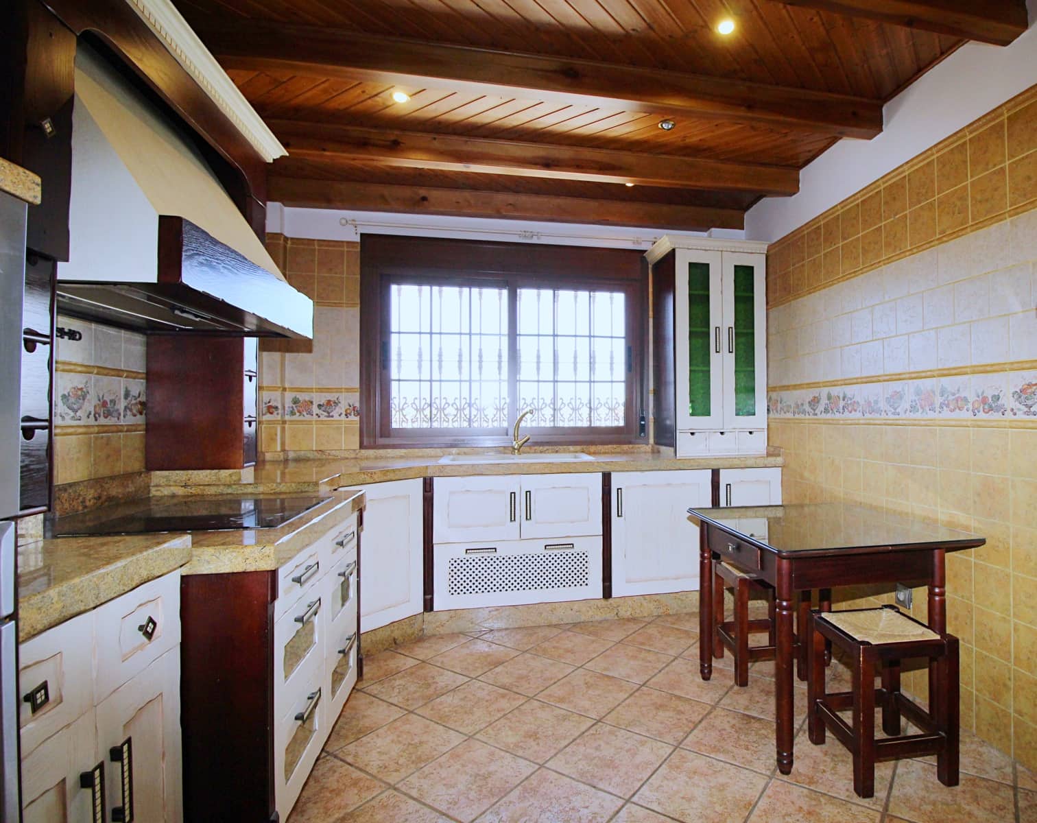 4 soveværelse Villa til leje i Coin med swimmingpool garage - € 1.800 (Ref: 7057383)