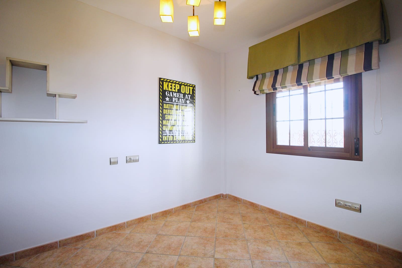 4 soveværelse Villa til leje i Coin med swimmingpool garage - € 1.800 (Ref: 7057383)