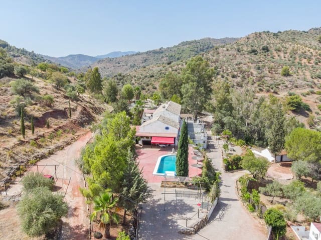 11 soveværelse Finca/Landehus til salg i Guaro med swimmingpool garage - € 780.000 (Ref: 7742096)