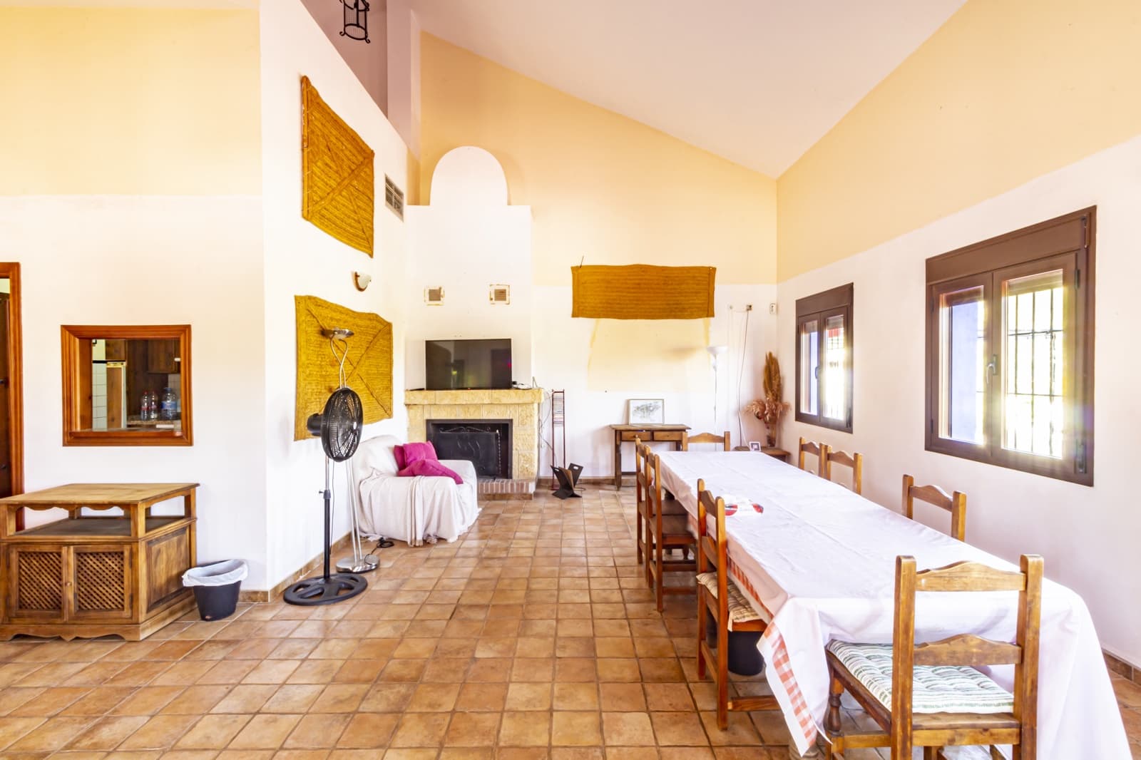 11 soveværelse Finca/Landehus til salg i Guaro med swimmingpool garage - € 780.000 (Ref: 7742096)