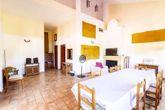 11 soveværelse Finca/Landehus til salg i Guaro med swimmingpool garage - € 780.000 (Ref: 7742096)