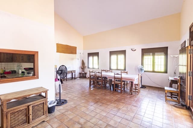 11 soveværelse Finca/Landehus til salg i Guaro med swimmingpool garage - € 780.000 (Ref: 7742096)