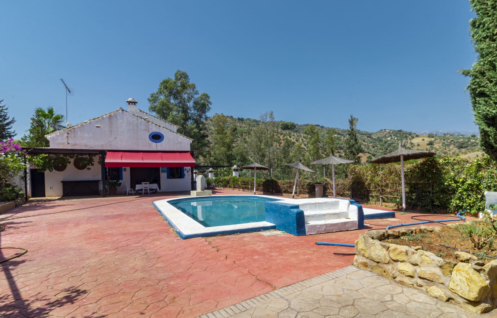 11 soveværelse Finca/Landehus til salg i Guaro med swimmingpool garage - € 780.000 (Ref: 7742096)
