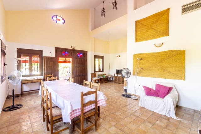 11 soveværelse Finca/Landehus til salg i Guaro med swimmingpool garage - € 780.000 (Ref: 7742096)