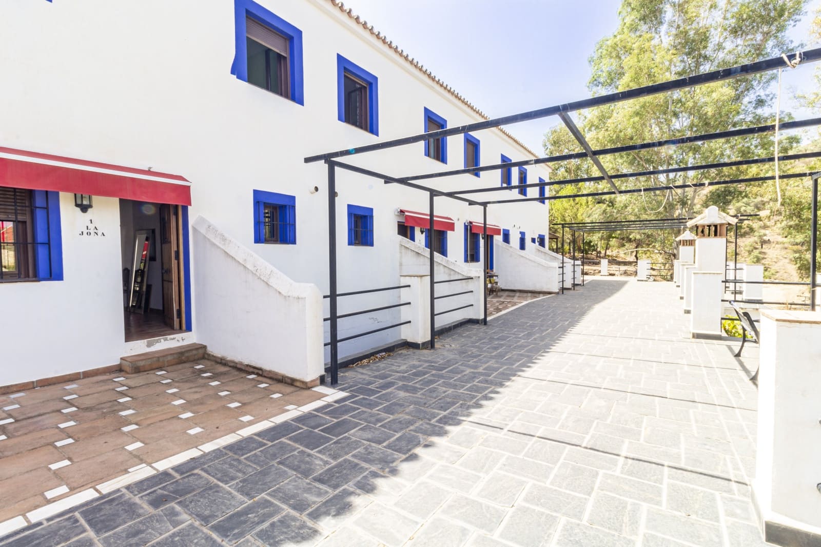 11 soveværelse Finca/Landehus til salg i Guaro med swimmingpool garage - € 780.000 (Ref: 7742096)