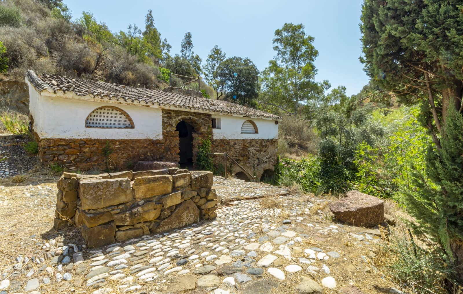 11 soveværelse Finca/Landehus til salg i Guaro med swimmingpool garage - € 780.000 (Ref: 7742096)